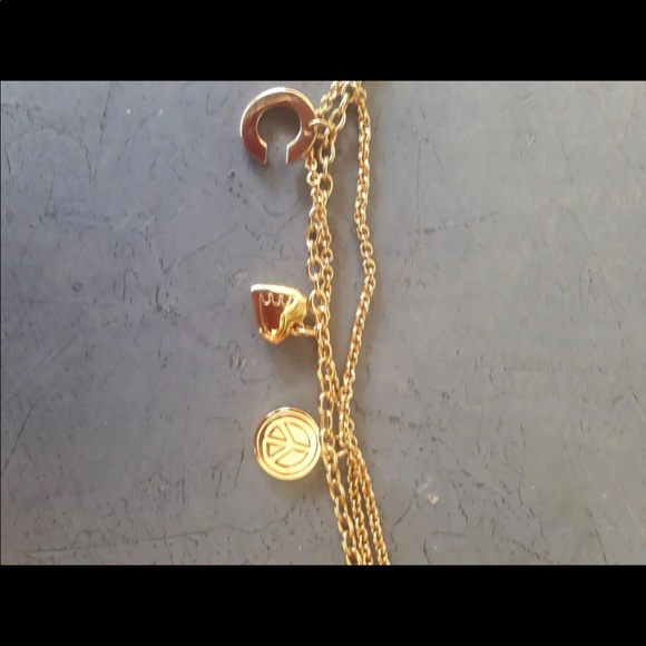 Beautiful coach golden colour necklace . - Picture 6 of 12